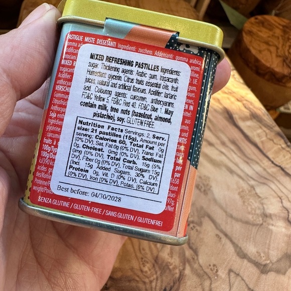 Vespa- Leone In Tin Box (Rare). NWT - Picture 3 of 6